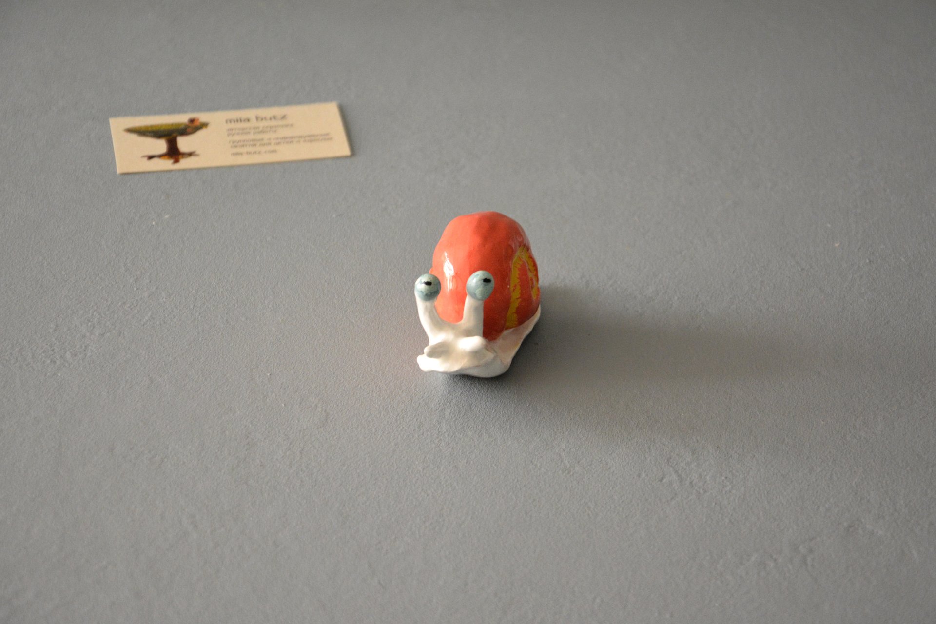 Фигурка улитки красно-белая, высота - 4 см, фото 1 из 6.