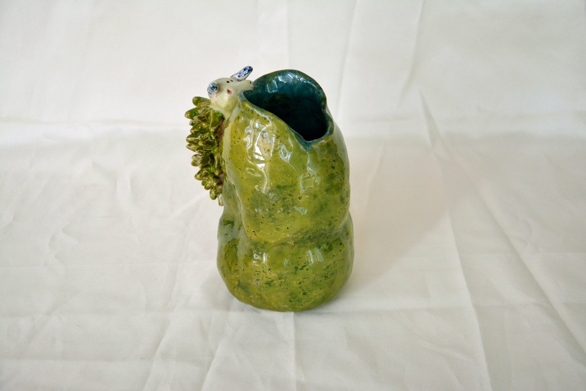 Керамическая ваза с фигуркой морской овечки, высота - 14 см, фото 4 из 4. 340.