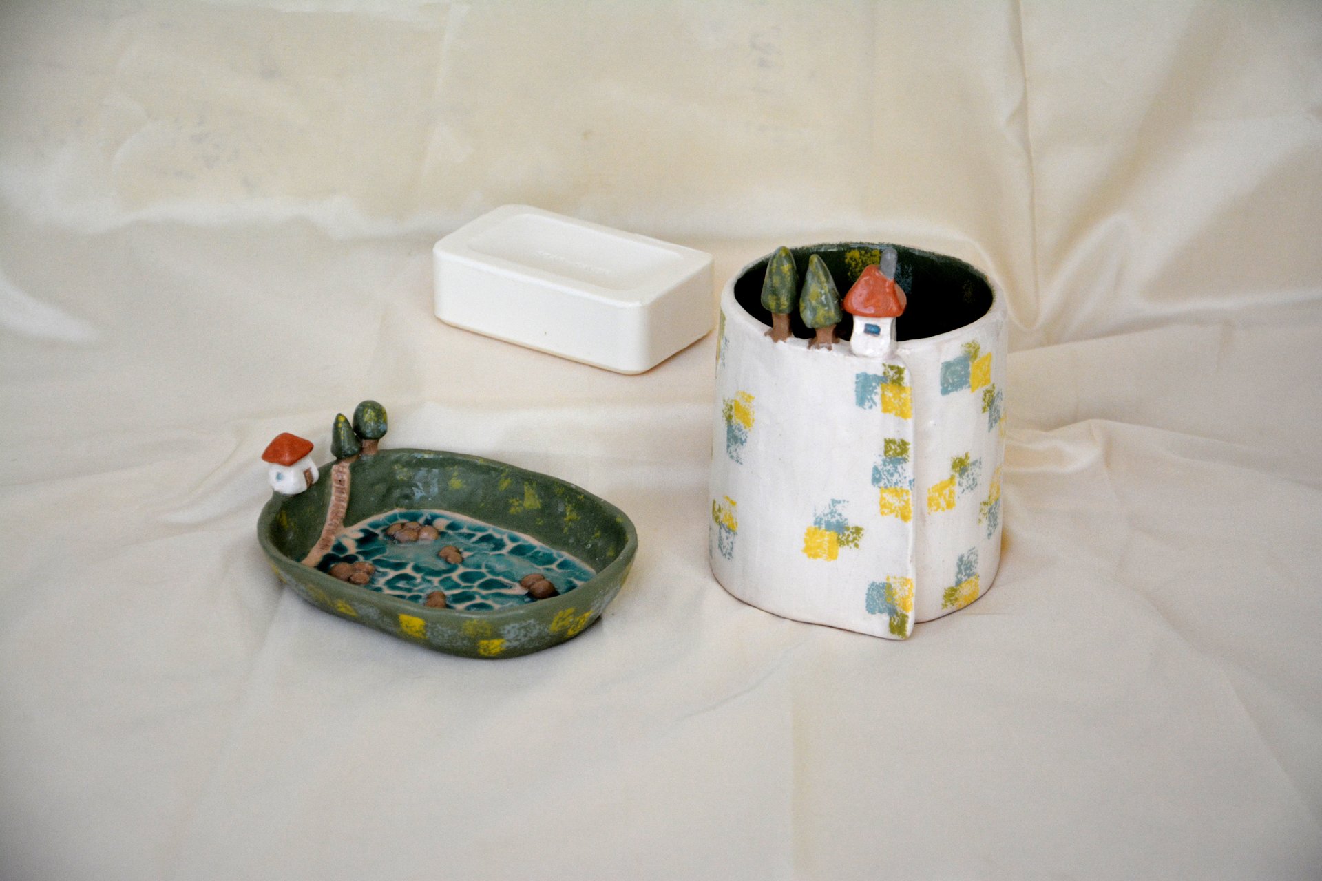 The Set House in the village - Ceramic for bathroom, glass - height 10cm, diameter 9cm, soap dish - 13cm * 10cm, photo 1 of 2.