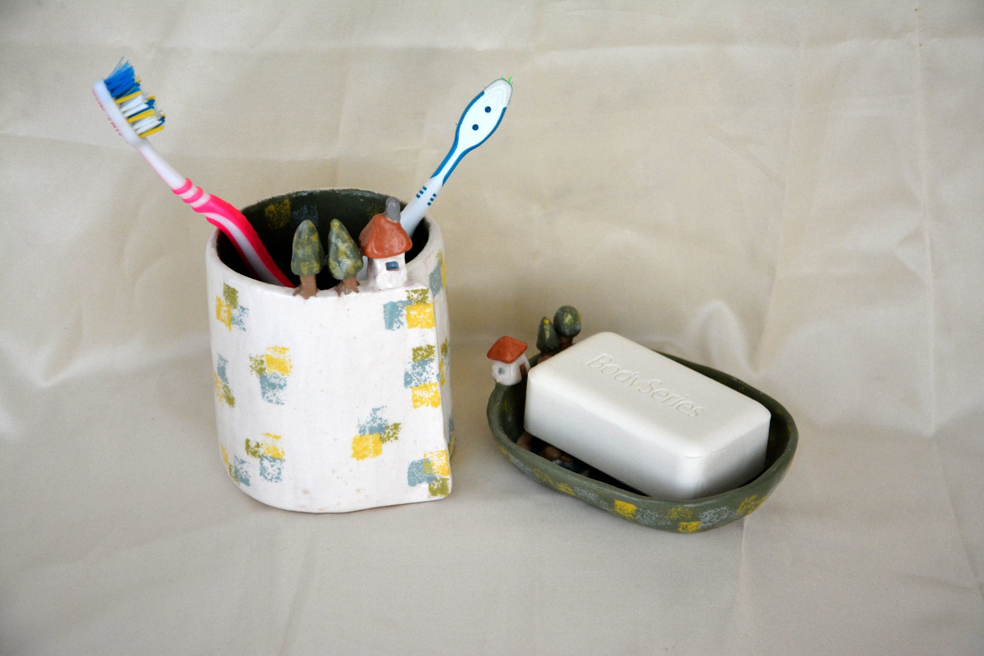 The Set House in the village - Ceramic for bathroom, glass - height 10cm, diameter 9cm, soap dish - 13cm * 10cm, photo 2 of 2.