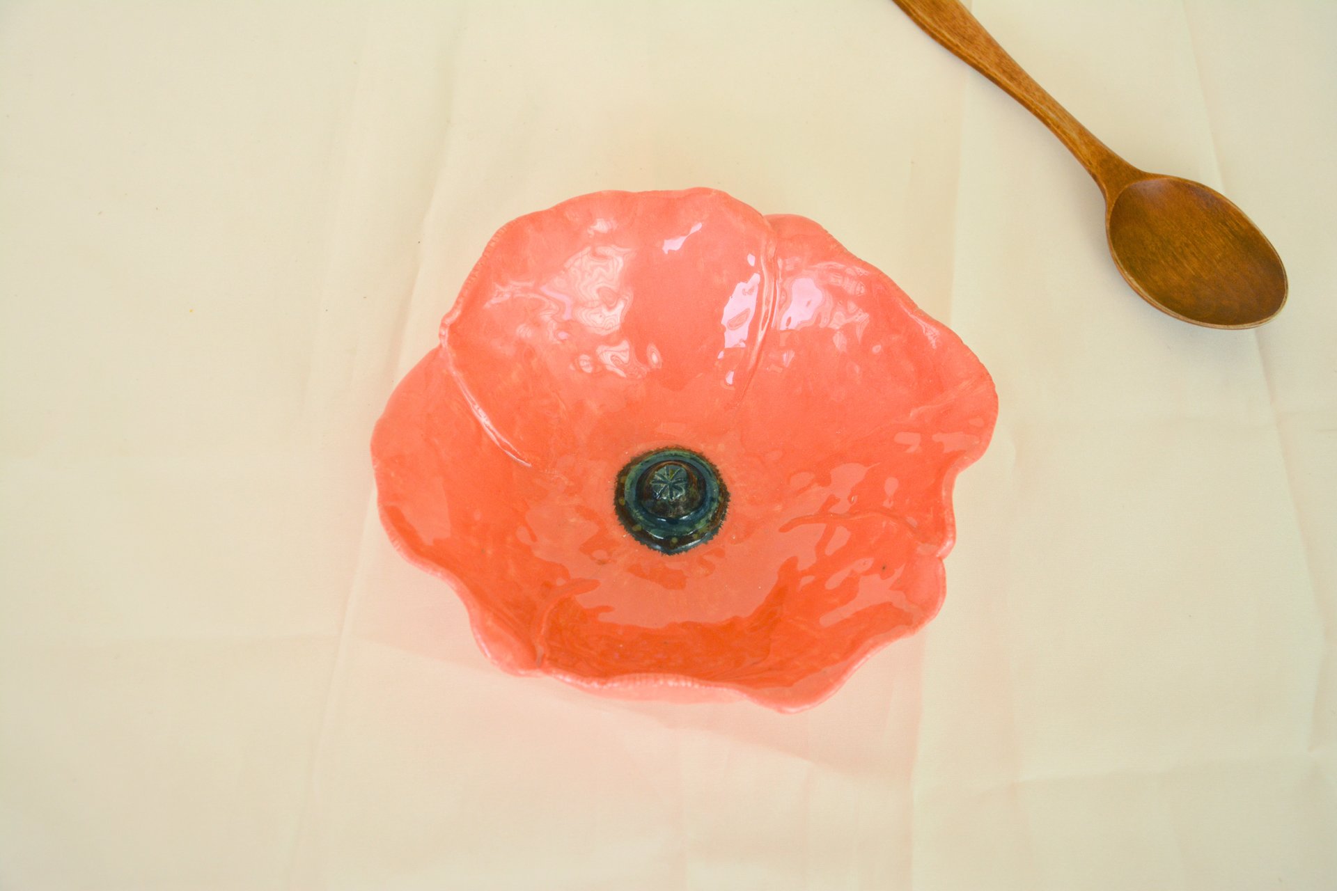 Bowl for Salad  Poppy 2 - Сeramic Plates, max diameter - 20 cm, photo 1 of 2.