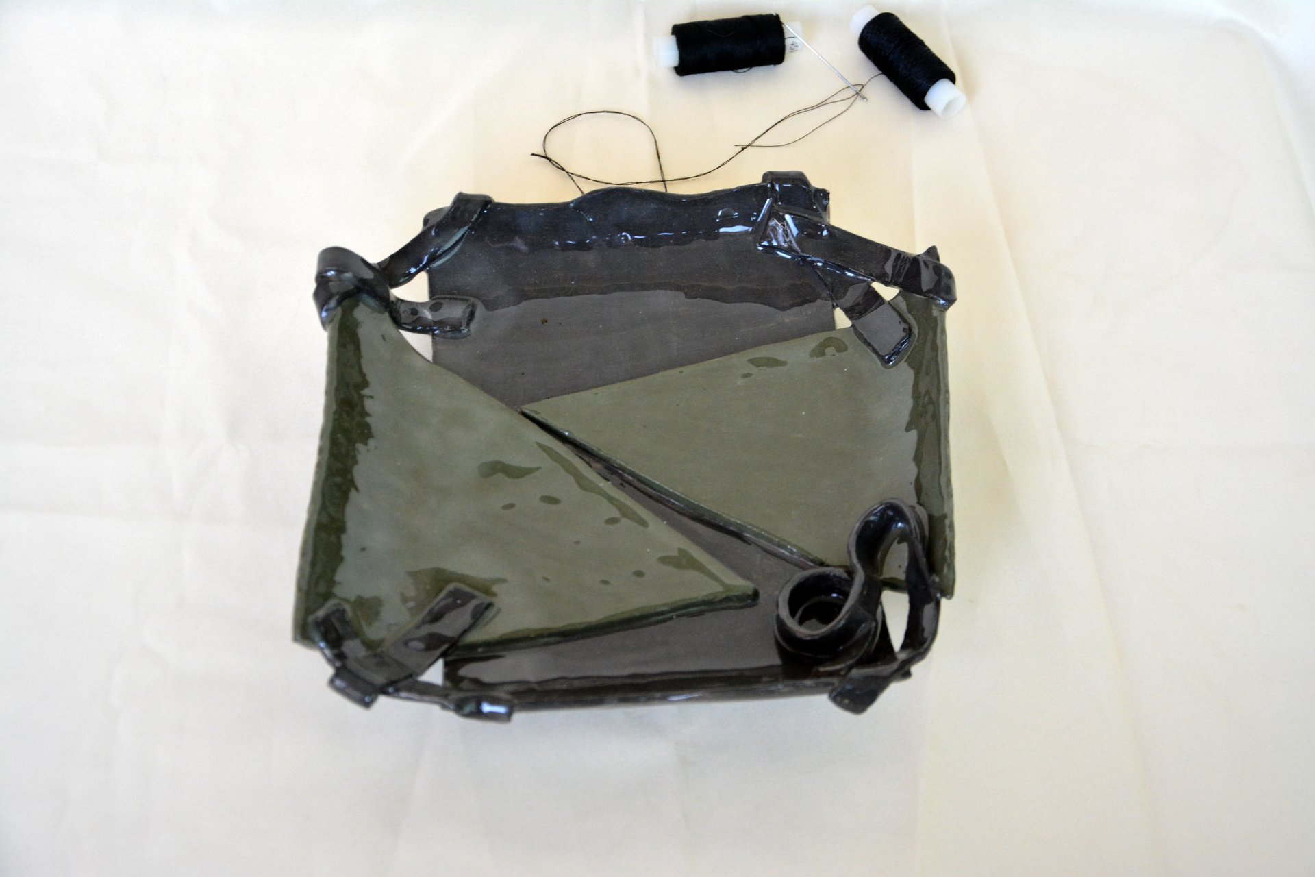 Блюдо для фруктов Лоскутки-тесёмки - Керамические блюда, 24*23 см , фото 2 из 4.