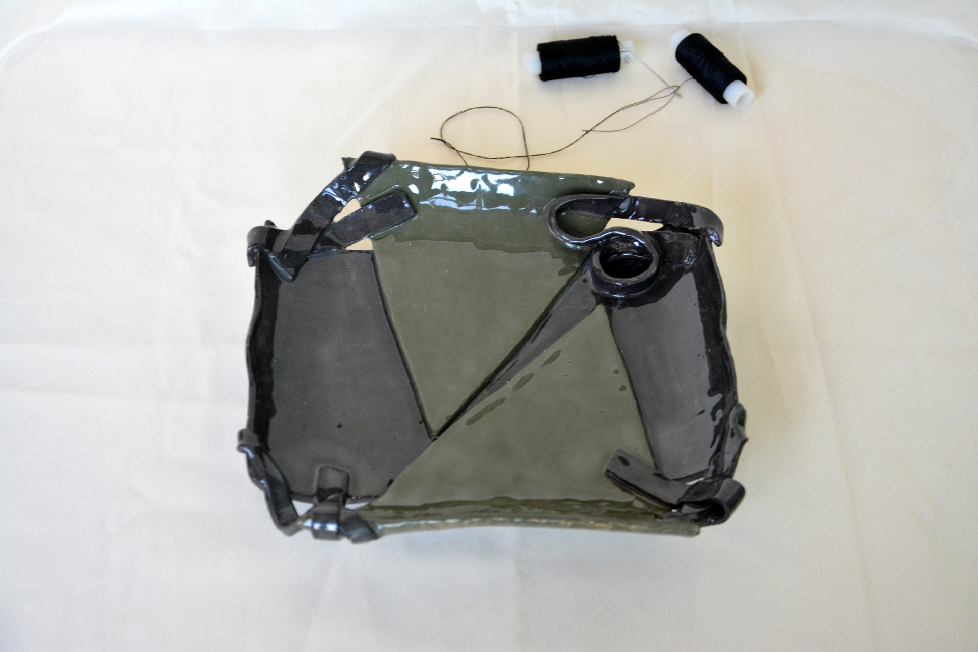 Блюдо для фруктов Лоскутки-тесёмки - Керамические блюда, 24*23 см , фото 3 из 4.